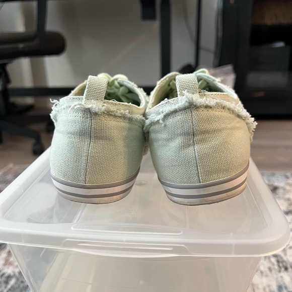 Gianni Bini Green Silver Sparkle Sneakers - Picture 3 of 5